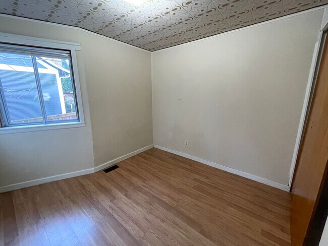 Building Photo - Spacious Boise Duplex with Outdoor Space and Basement Storage