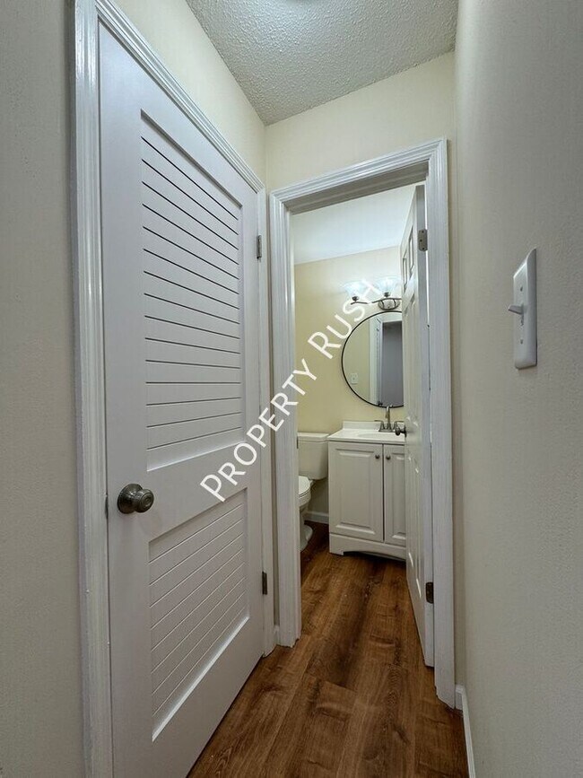 Building Photo - 1511 Rustic Dr