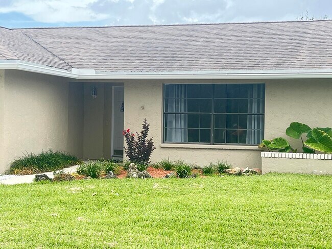 Building Photo - 174 Parkwood Dr