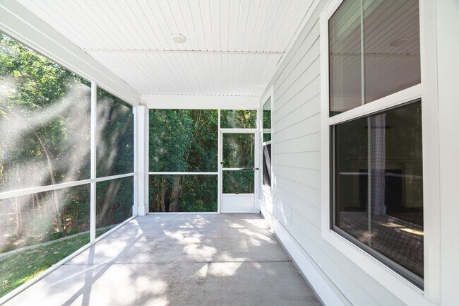 Building Photo - Spacious Lowcountry Retreat in Moncks Corner