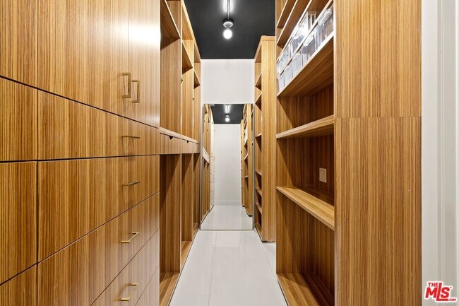 Building Photo - 1100 Alta Loma Rd