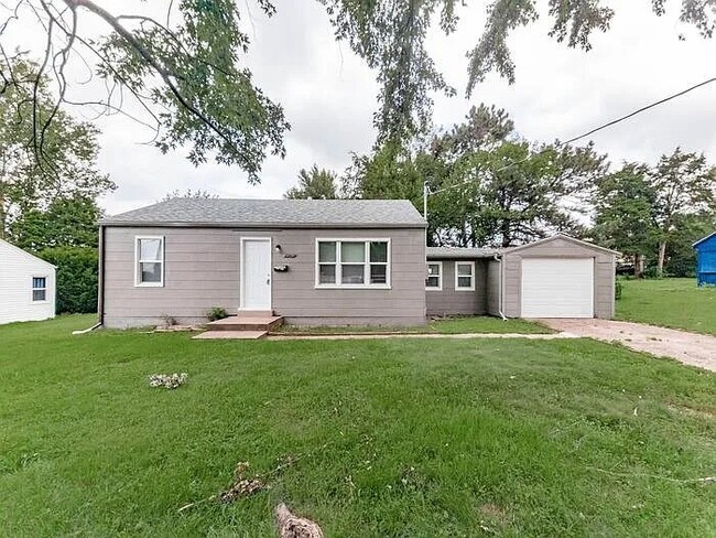 Building Photo - 10909 Pear Tree Ln