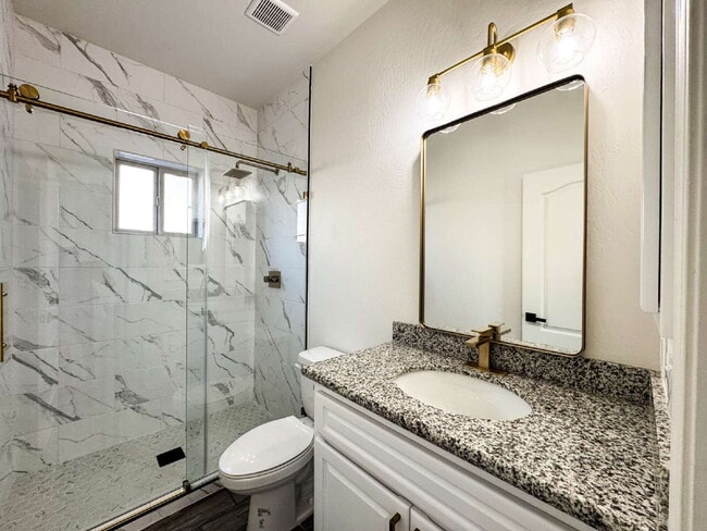 Building Photo - "Spacious 4-Bedroom, 2-Bathroom Home in Yu...