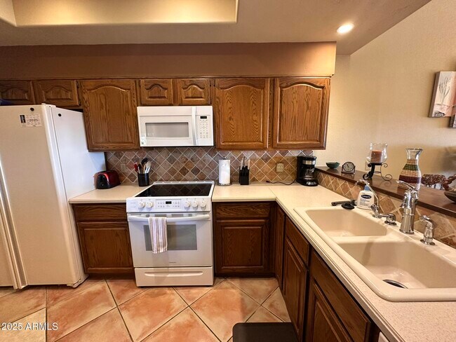 Building Photo - 16724 E Gunsight Dr