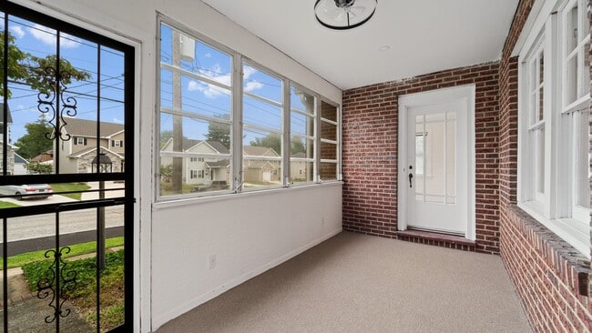 Building Photo - 16 Boxwood Rd