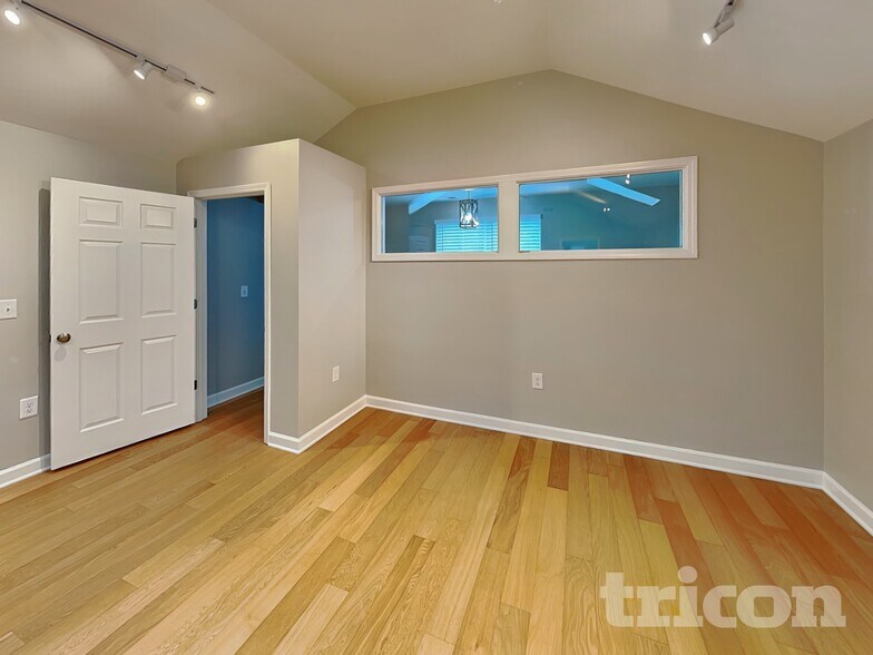Building Photo - 8203 Knollwood Cir