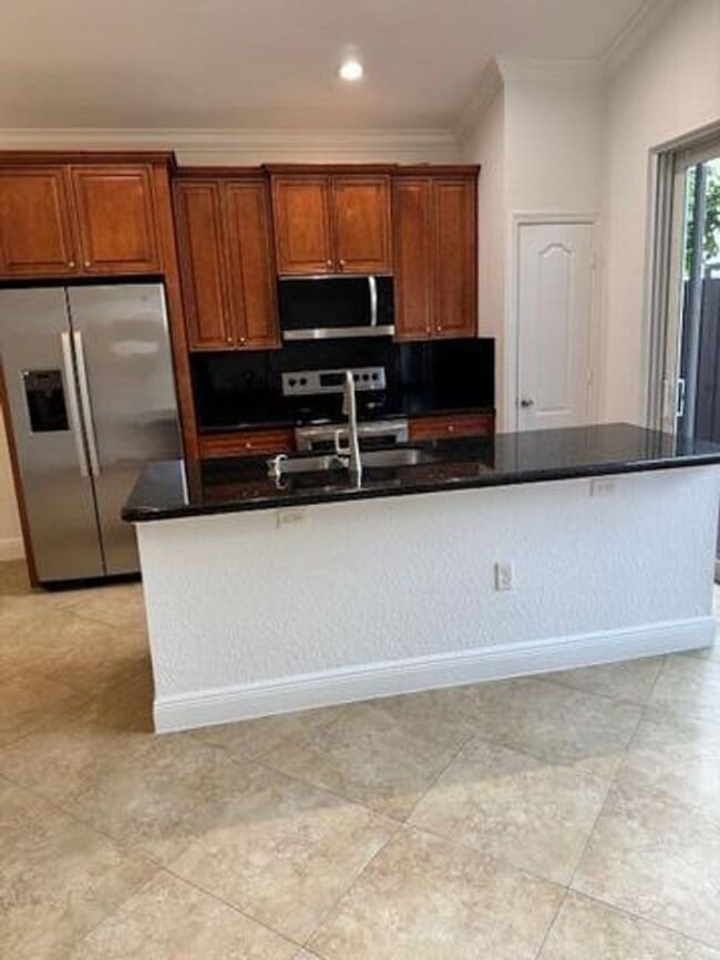 Building Photo - 3201 John's Pl