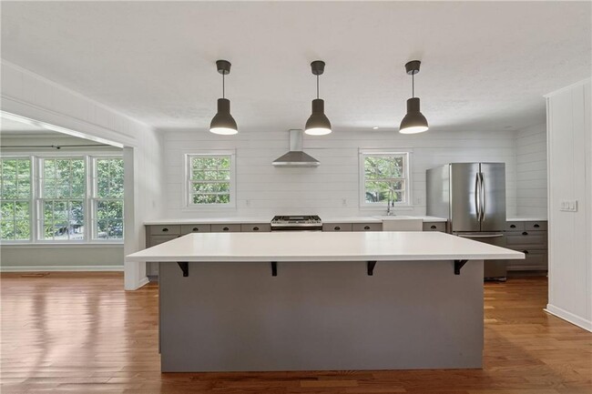Building Photo - 345 Meadow Dr