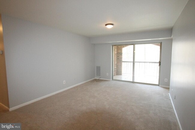 Building Photo - 5900 Cove Landing Rd