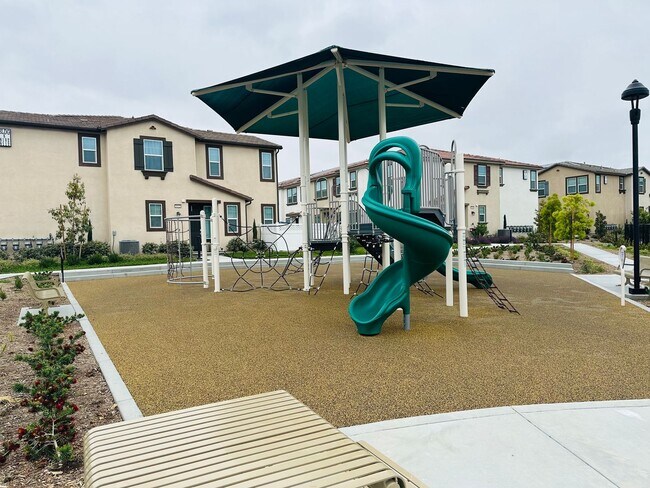 Building Photo - Newly Built 3 Bed Condo for Rent in Winche...