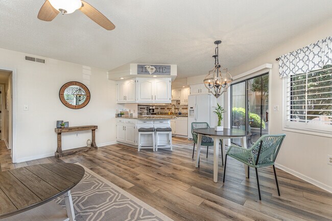 Building Photo - 4242 Pinehurst Cir