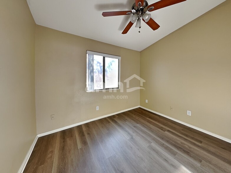 Building Photo - 1925 E Palomino Dr