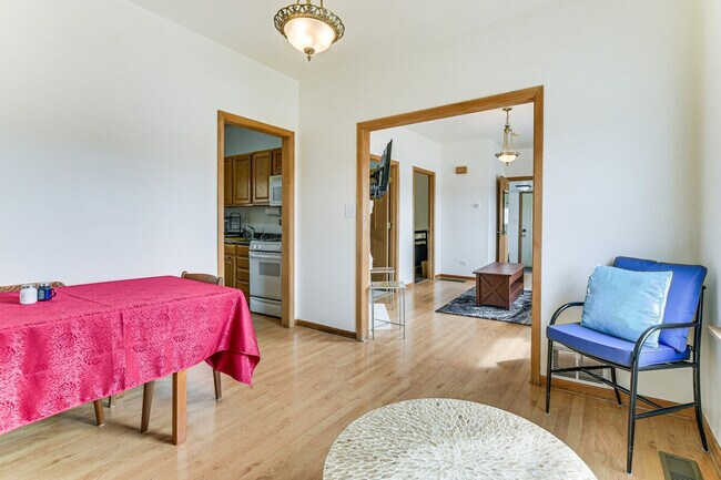 Building Photo - 927 Flournoy St