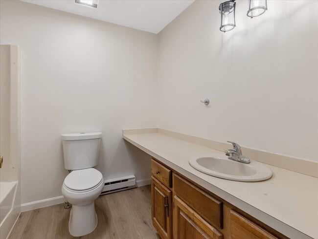 Building Photo - 324 Union St