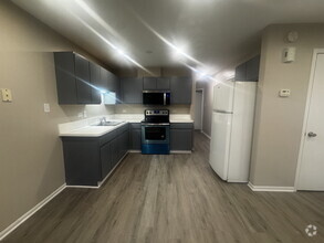 Building Photo - Recently Renovated 2-Bedroom Apartment in ...