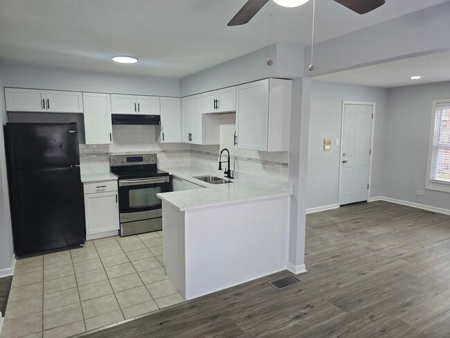 Building Photo - 15041 Dobson Ave