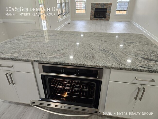 Building Photo - 6045 Goldenrain Dr