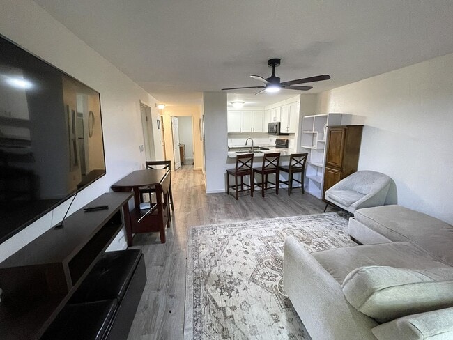 Building Photo - Kihei Shores - Furnished 2 Bed/2Bath Condo - Pool and Hot Tub - 2 Parking Spaces