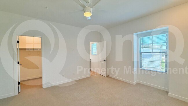 Building Photo - 2746 W Red Fox Rd