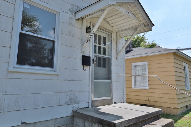 Primary Photo - 605/607 N 5th