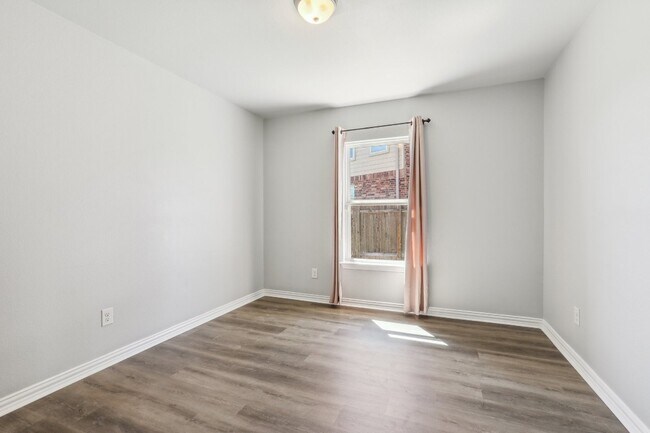 Building Photo - 1218 Rhonda Cove