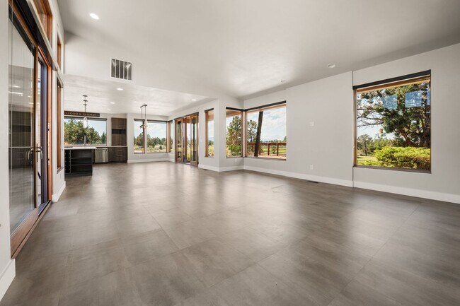 Building Photo - 64144 Pioneer Loop