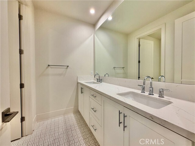 Building Photo - 321 Brimwood