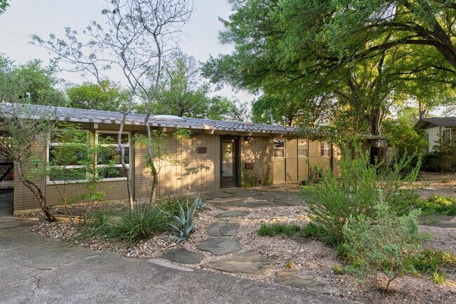 Building Photo - 2301 Westway Cir