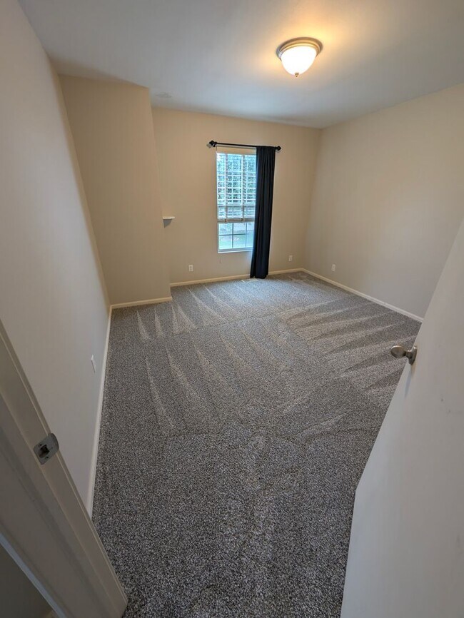Building Photo - 908 S Mineral Dr