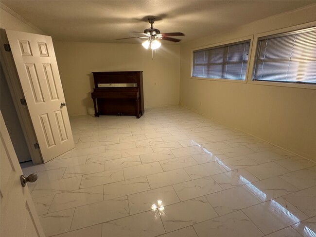 Building Photo - 3611 Broadmead Dr