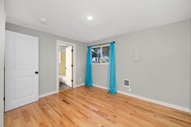 Building Photo - 9th Ct Duplex - AL-2402