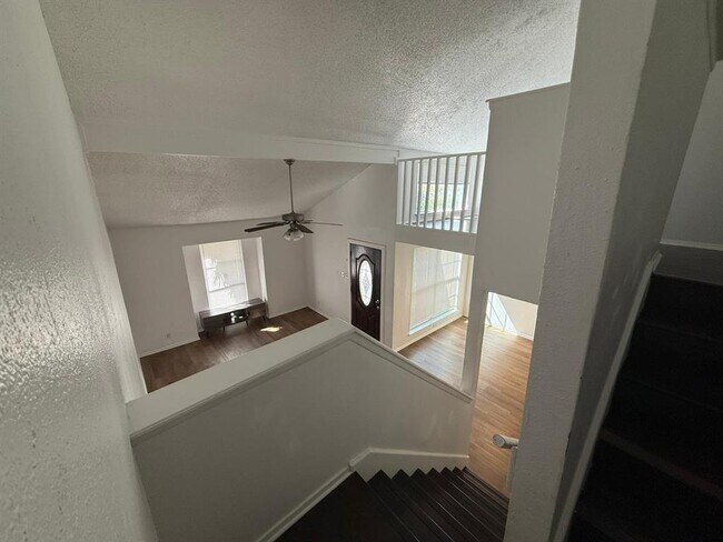 Building Photo - 2700 Mulford Cove