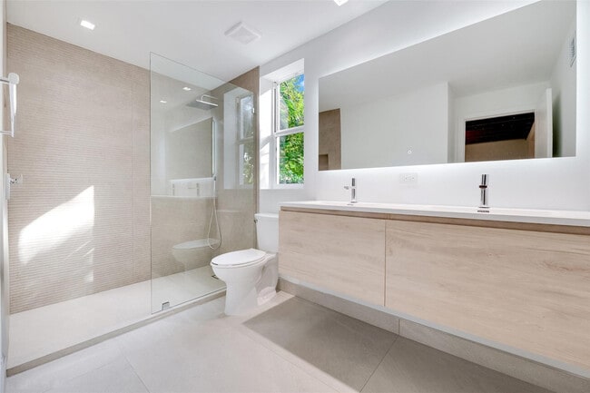 Building Photo - 6411 SW 63rd Ct