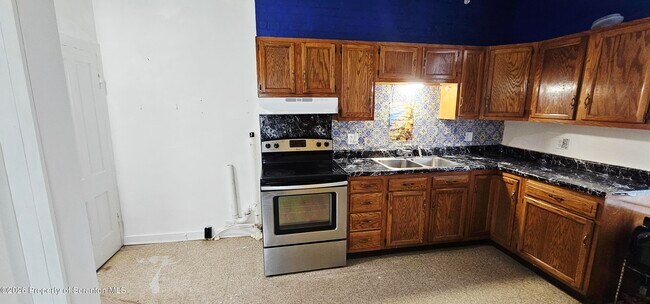 Building Photo - 1319 Washburn St