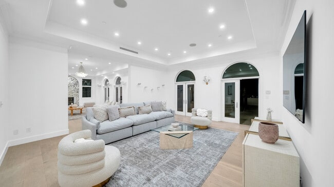 Building Photo - 1447 San Ysidro Dr