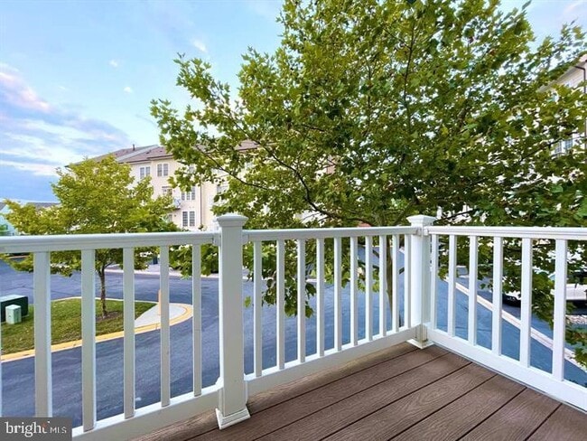 Building Photo - 9526 Hyde Pl