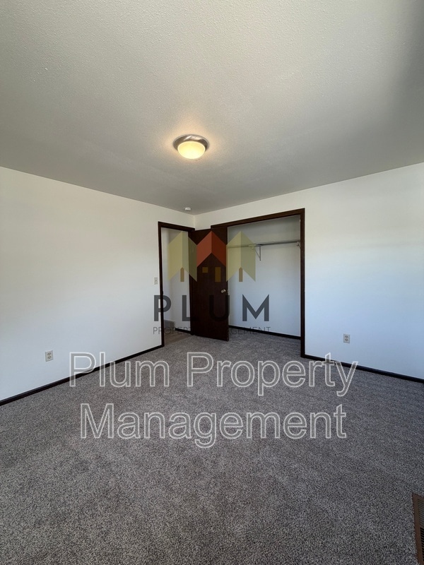 Building Photo - 1402 Khanabad Way