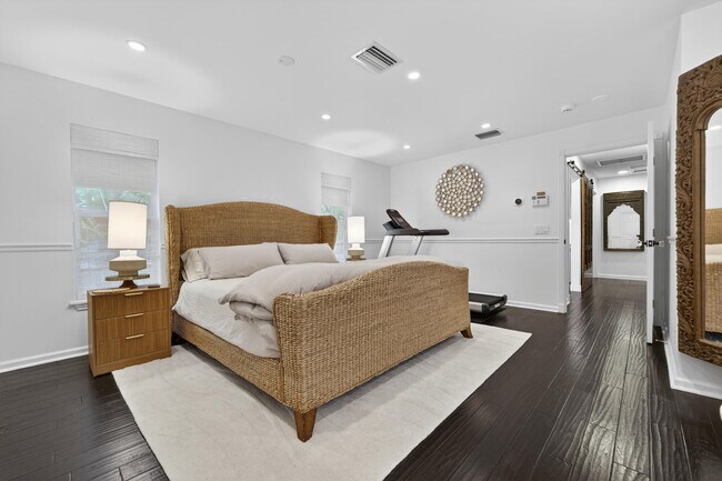 Building Photo - 302 NW 16th St