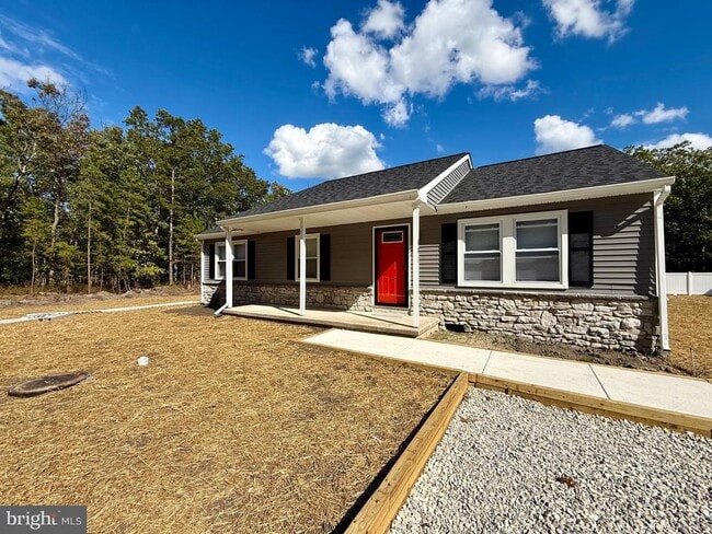 Building Photo - 801 6th Rd