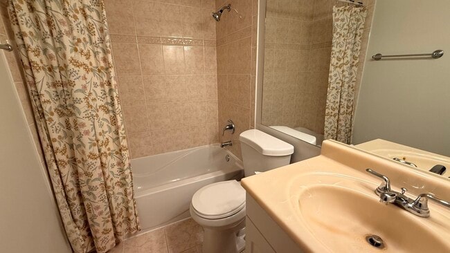 Building Photo - 220 Oak Knoll Ct