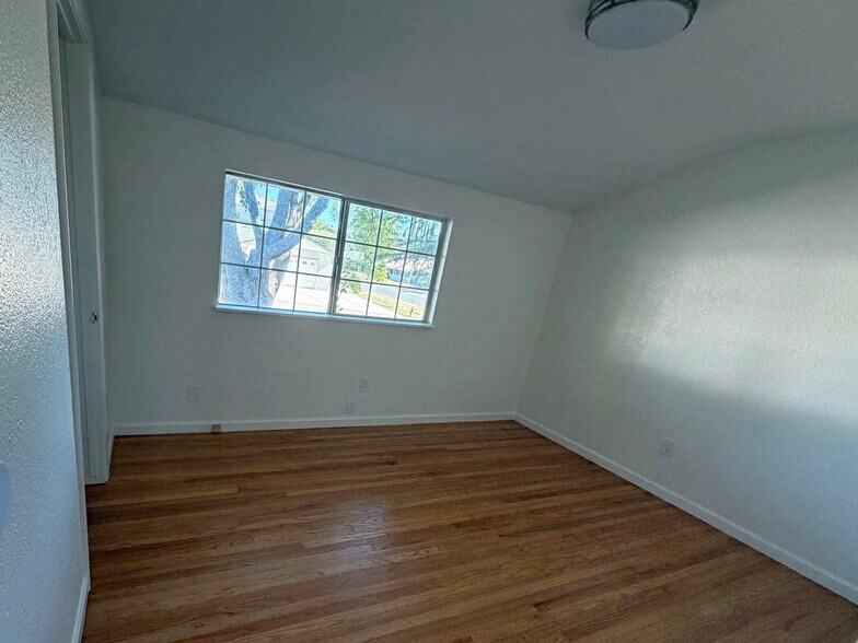 Building Photo - 8762 Kurts Ct