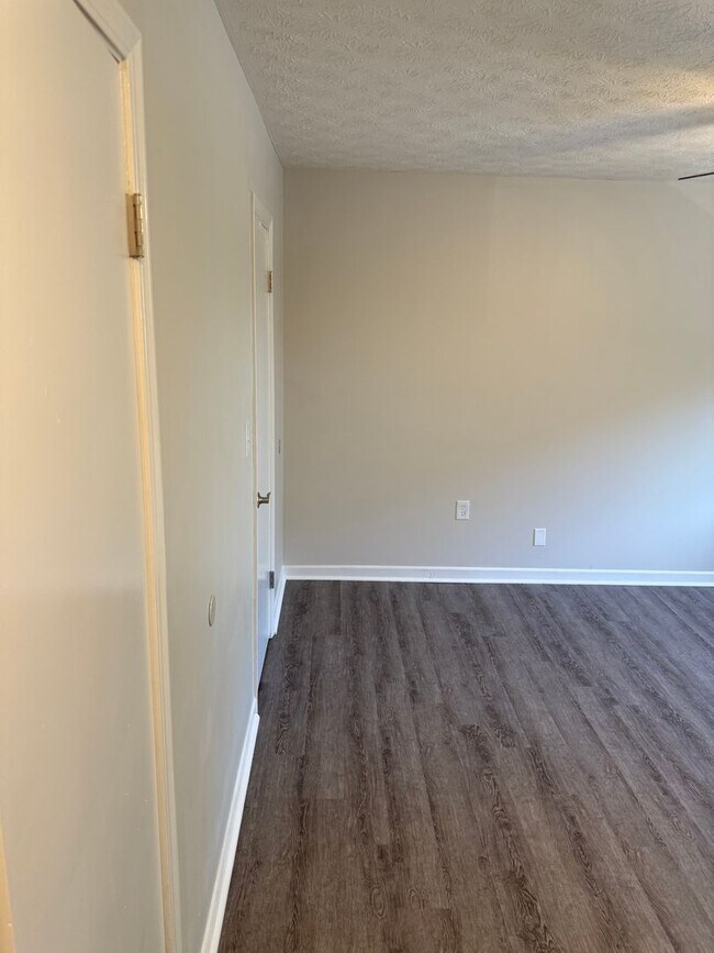 Building Photo - 46 Allen Dr