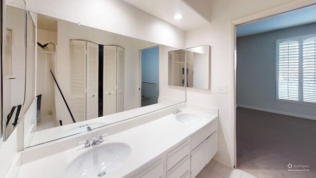 Building Photo - *Coming Soon* Adorable 2bd/2 bath in Anahe...