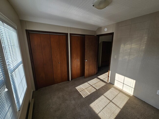 Building Photo - 545 SE Hankel St
