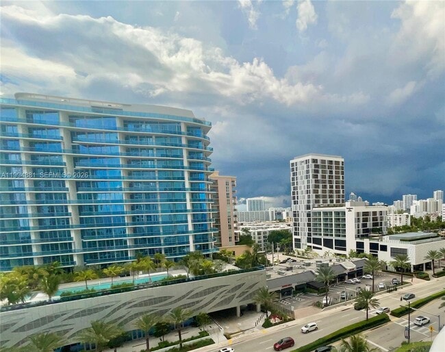 Building Photo - 17555 Collins Ave