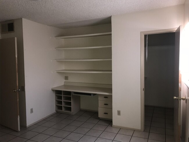 Building Photo - 10628 B SPRINGWOOD