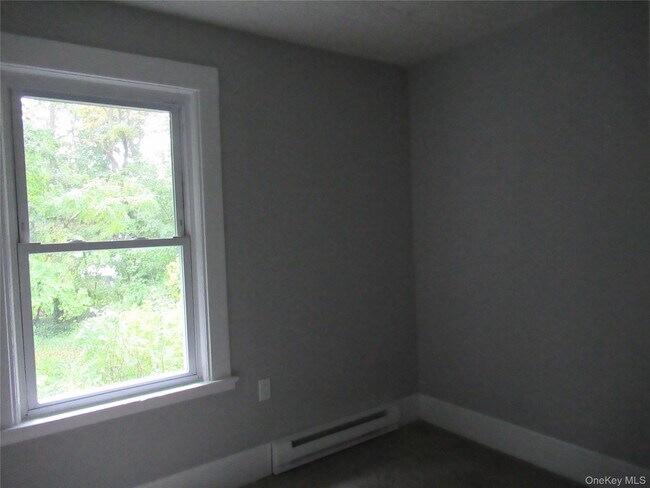 Building Photo - 25 Fairway Dr