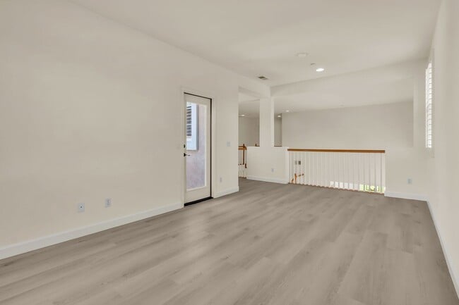 Building Photo - 10 Clearwater Cove
