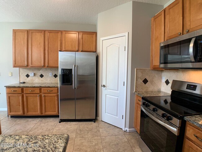 Building Photo - 647 Acorn Chase Dr