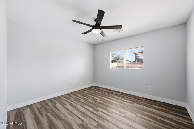 Building Photo - 10617 W Daley Ln